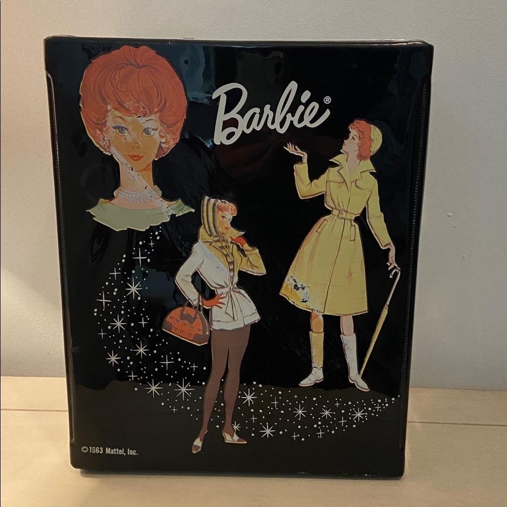 Vintage 1963 Barbie By Mattel Black Vinyl Carrying Case With Clothes - Picture 3 of 16